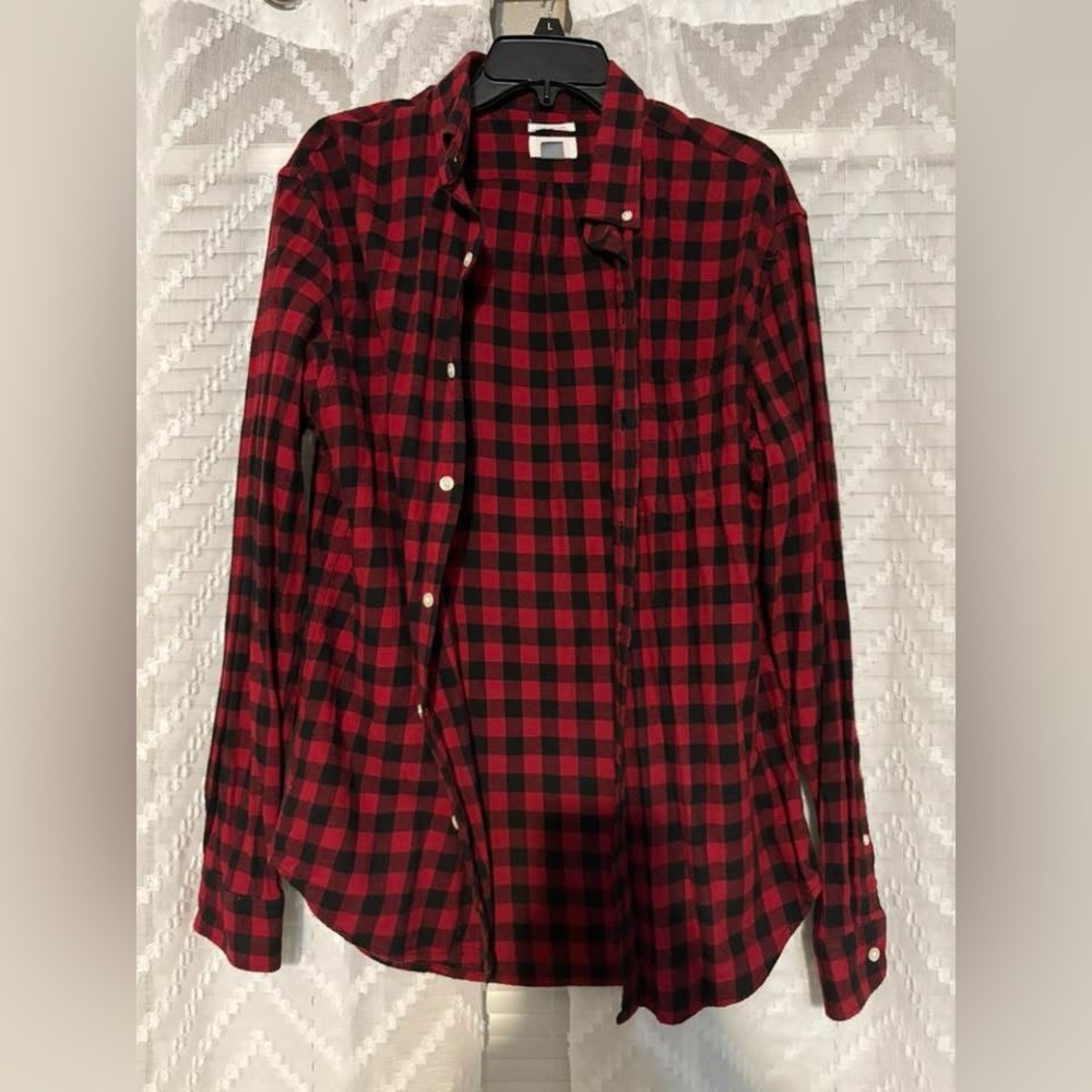 Old Navy Red and Black Plaid Casual Button Down Shirt